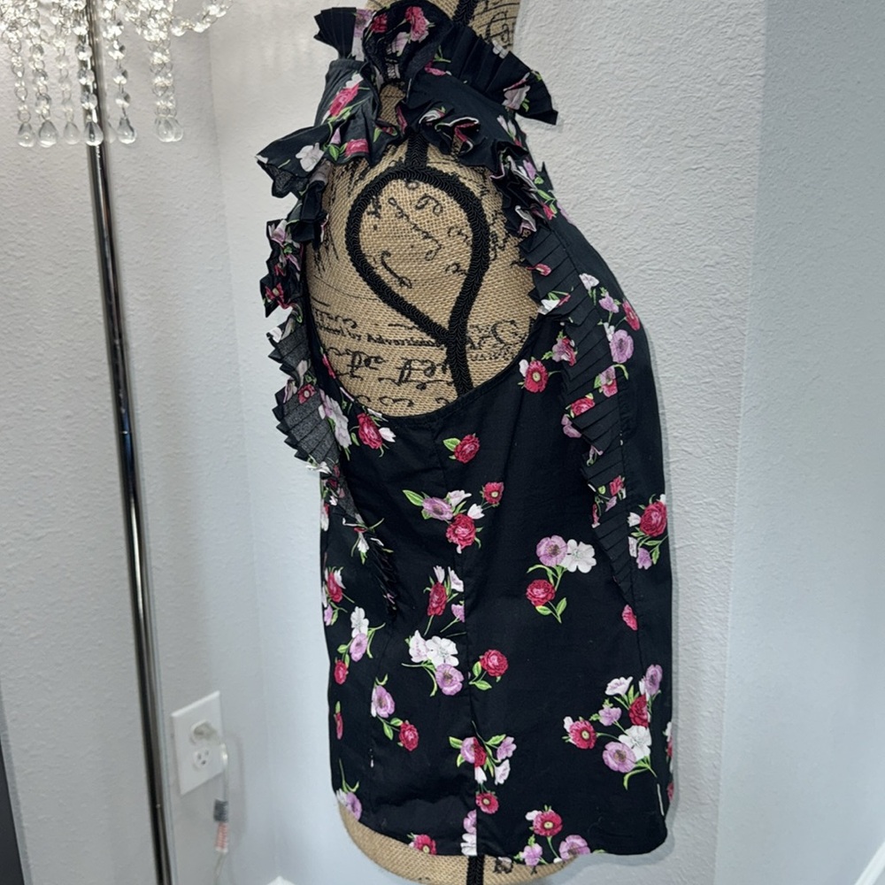 Express Black Ruched Floral Sleeveless Blouse - Picture 3 of 7